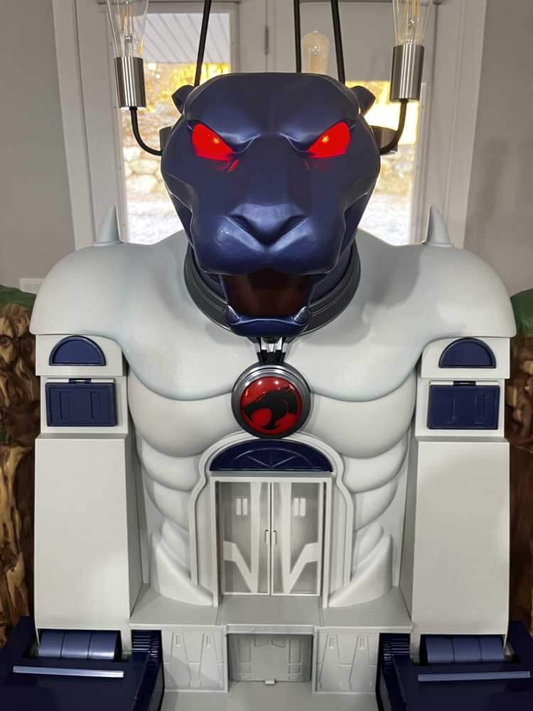 Super7-Ultimates-Cats-Lair-front-close-up