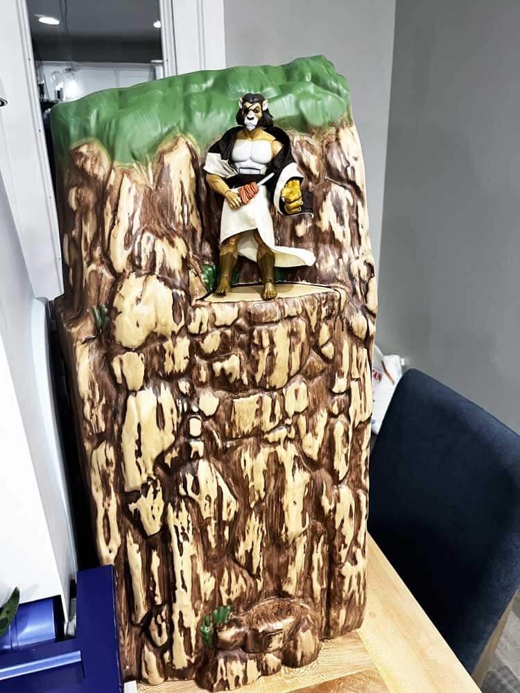 Super7-Ultimates-Cats-Lair-front-left-mountain