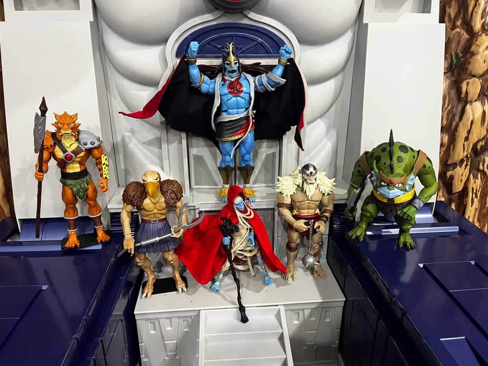 Super7-Ultimates-Cats-Lair-front-with-figures-2