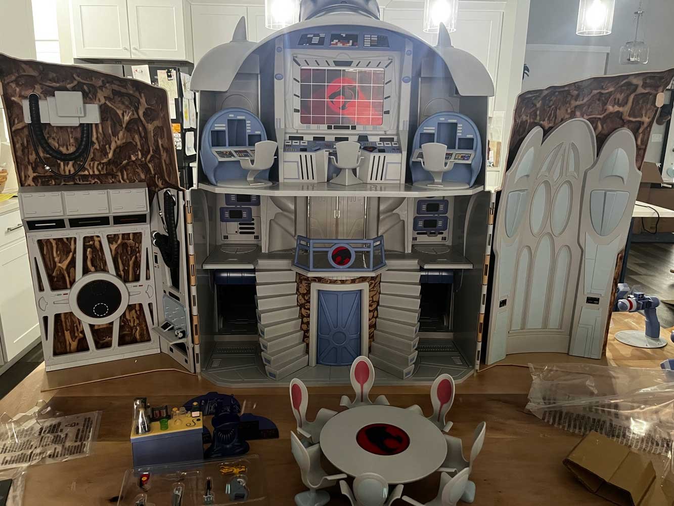 Super7-Ultimates-Cats-Lair-rear-assembly