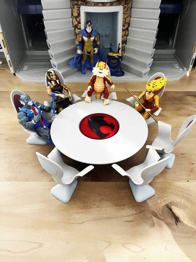 Super7-Ultimates-Cats-Lair-table-close-up-figures-2
