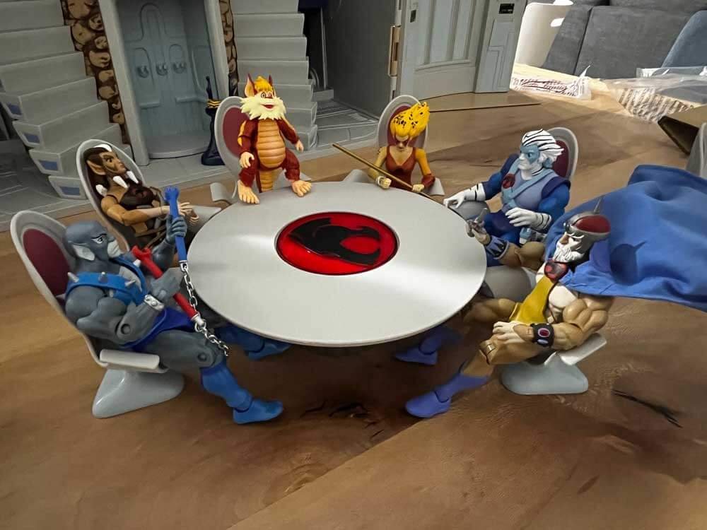 Super7-Ultimates-Cats-Lair-table-close-up-figures