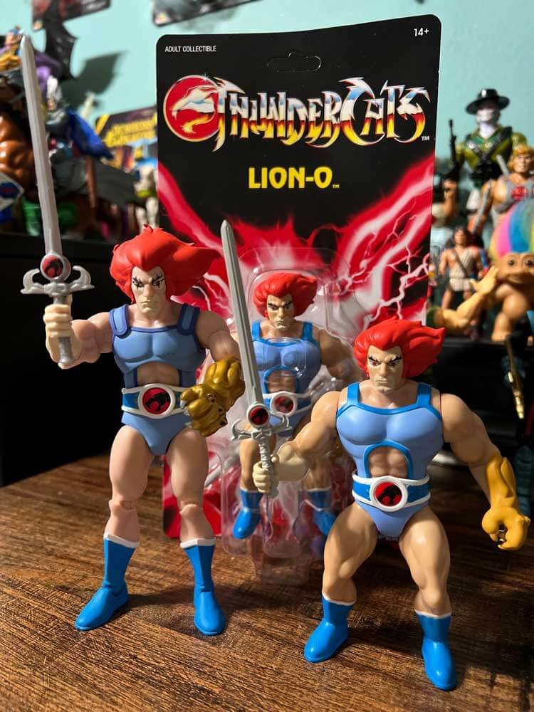 Super7-Vintage-ThunderCats-Wave-1-IH-Lion-O-comparison-Deluxe
