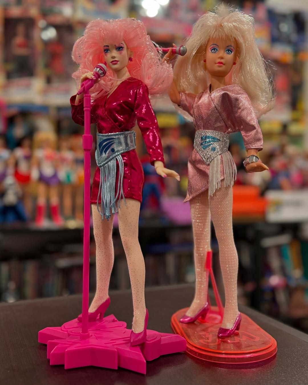 Jem-Doll-Jem-&-The-Holograms-Loyal-Subjects-In-Hand-1