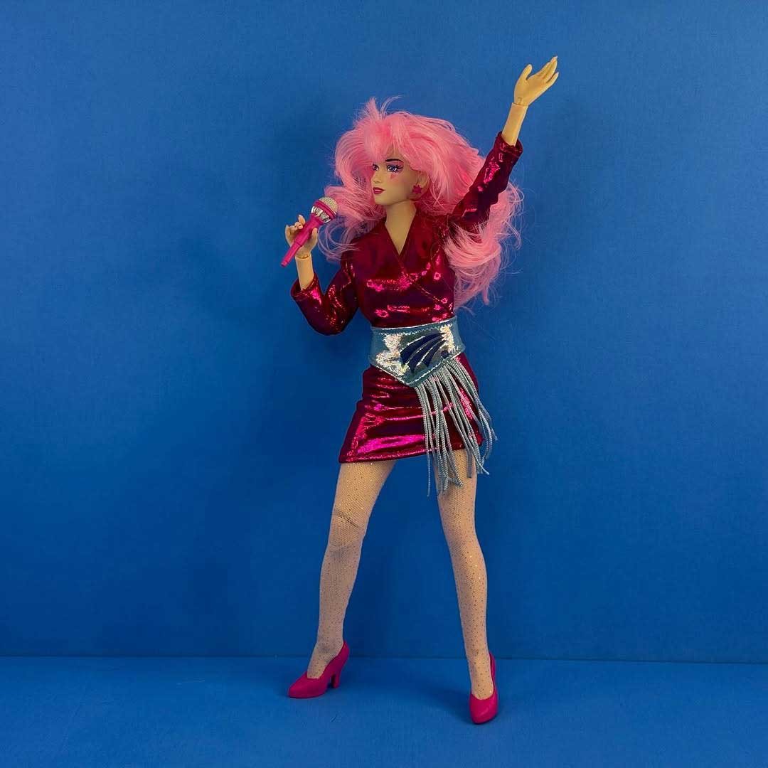 Jem-Doll-Jem-&-The-Holograms-Loyal-Subjects-In-Hand-13