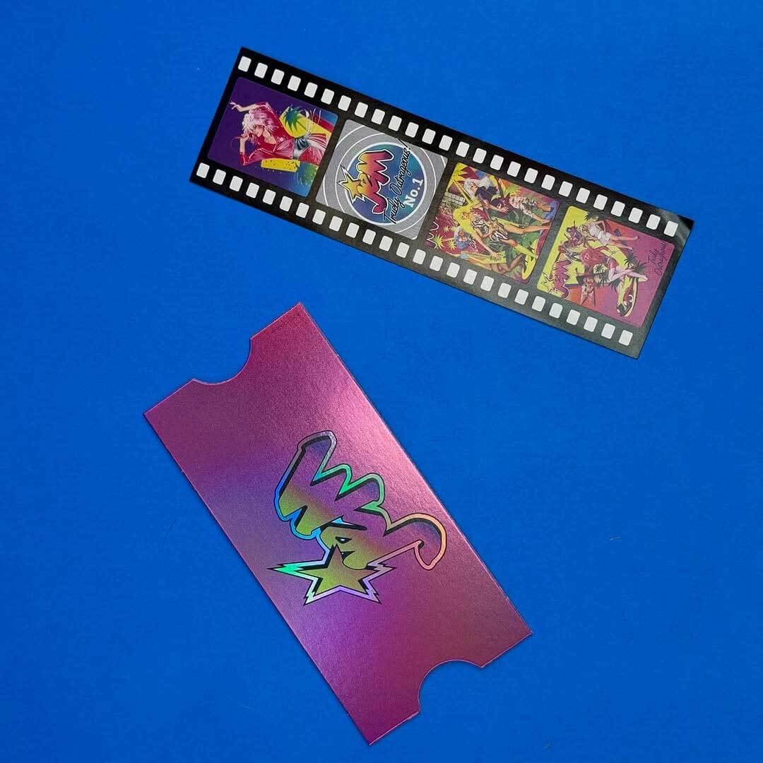 Jem-Doll-Jem-&-The-Holograms-Loyal-Subjects-In-Hand-16