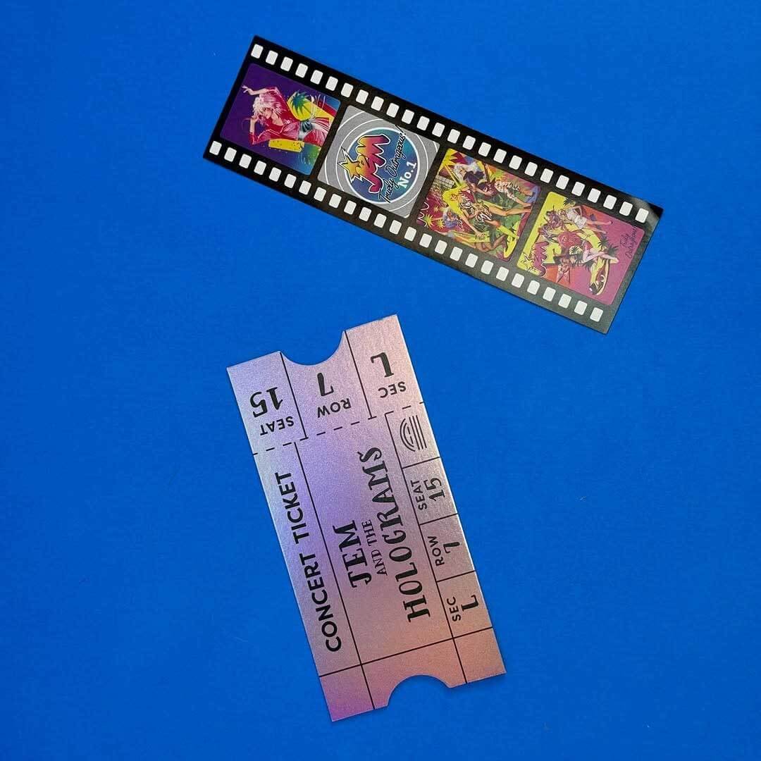 Jem-Doll-Jem-&-The-Holograms-Loyal-Subjects-In-Hand-17