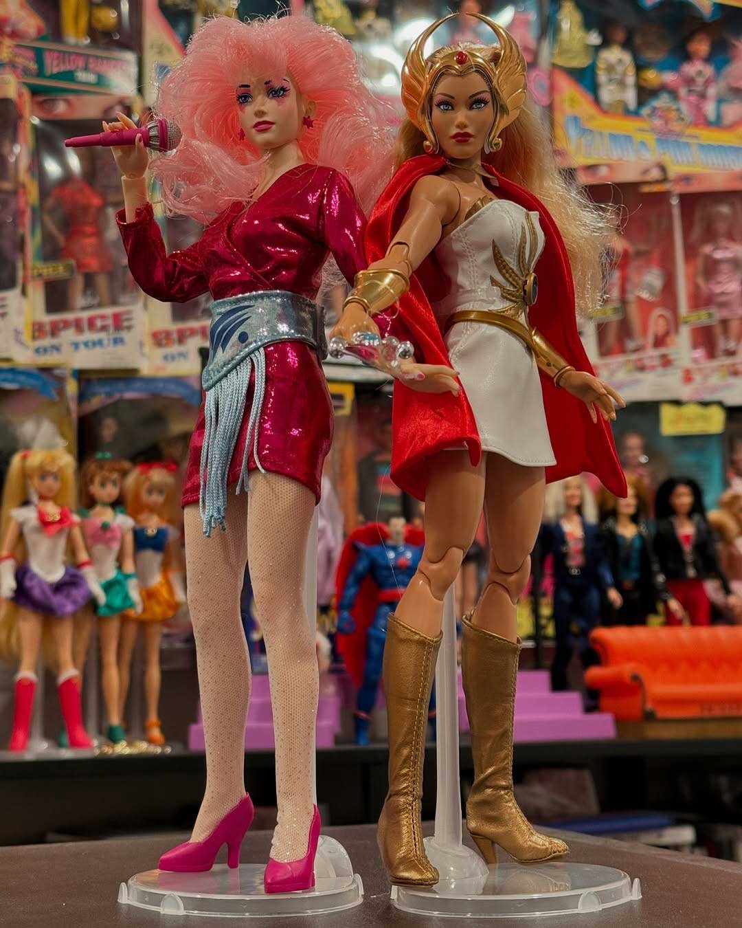 Jem-Doll-Jem-&-The-Holograms-Loyal-Subjects-In-Hand-2