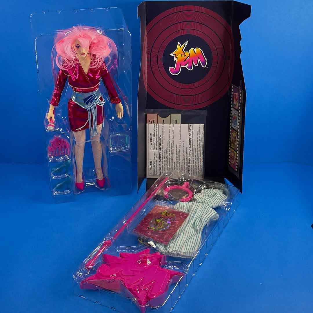 Jem-Doll-Jem-&-The-Holograms-Loyal-Subjects-In-Hand-25