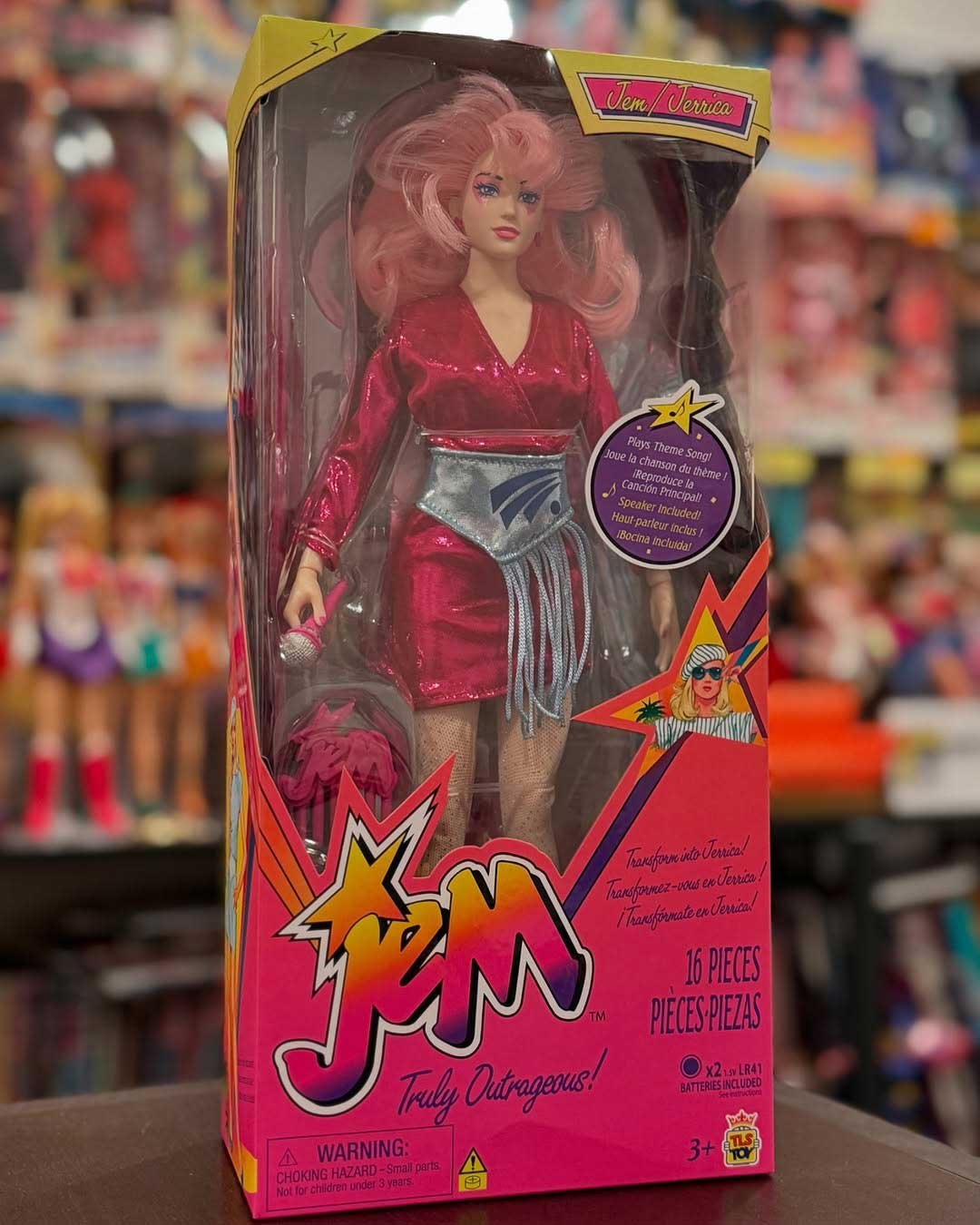 Jem-Doll-Jem-&-The-Holograms-Loyal-Subjects-In-Hand-5