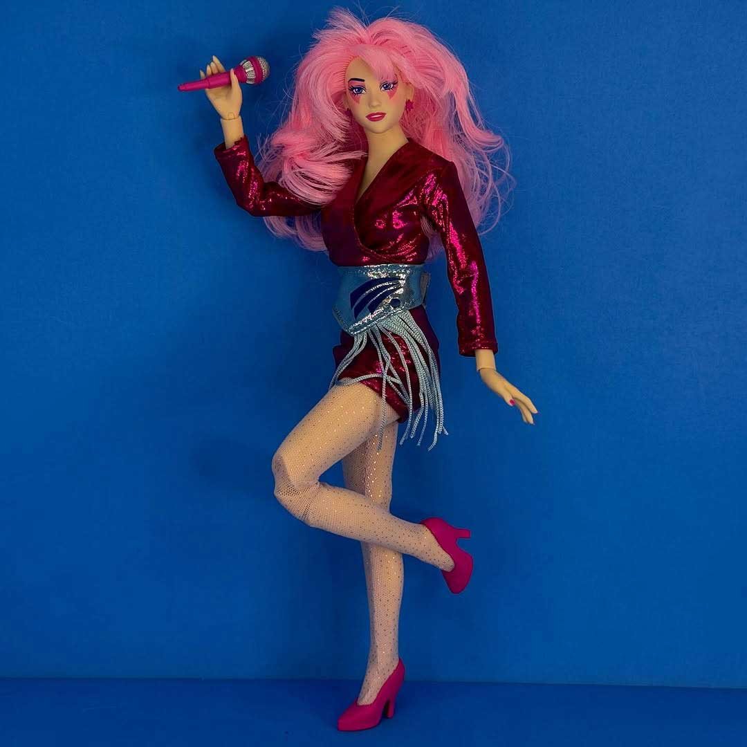 Jem-Doll-Jem-&-The-Holograms-Loyal-Subjects-In-Hand-7