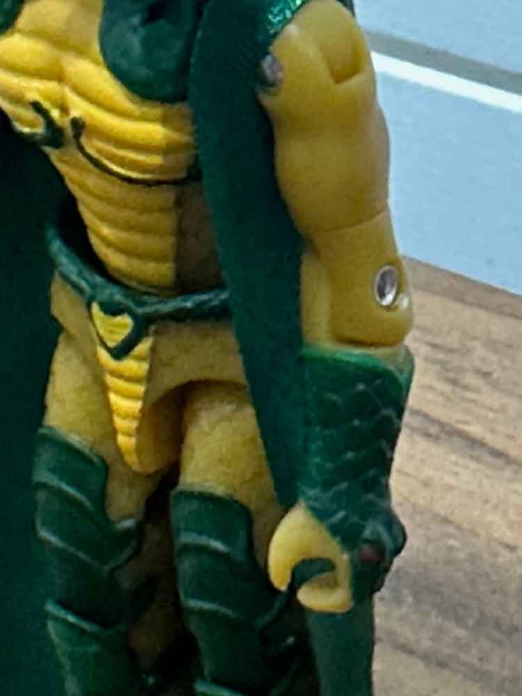 Serpentor-GI-Joe-ReAction+-Wave-2-IH-front-close-up-left-arm