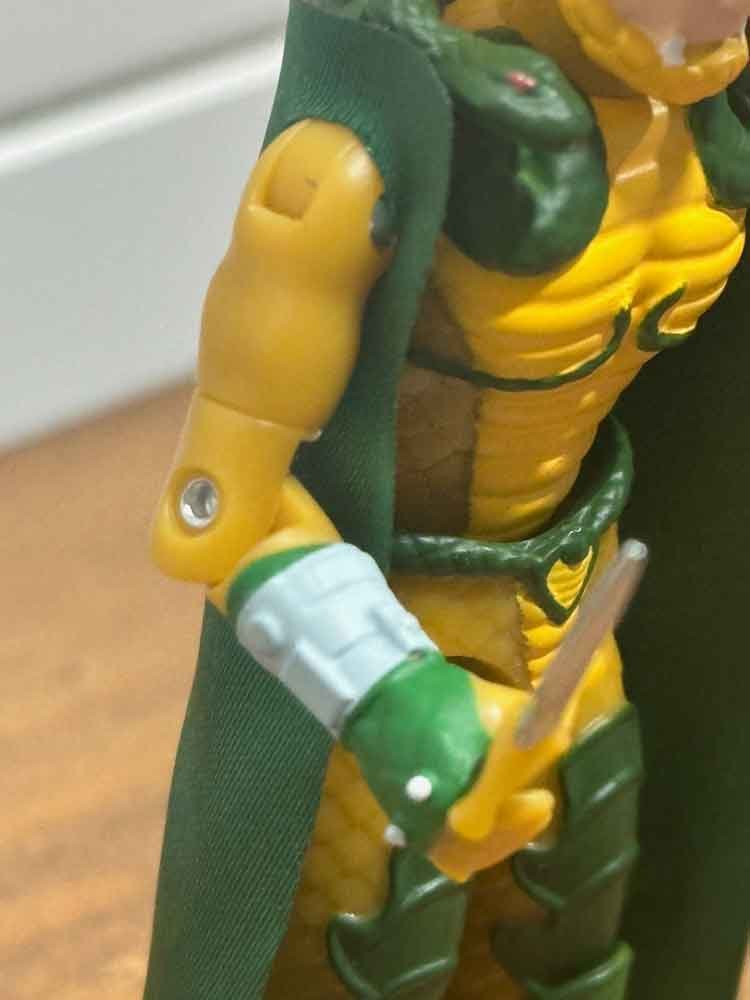 Serpentor-GI-Joe-ReAction+-Wave-2-IH-front-close-up-right-arm