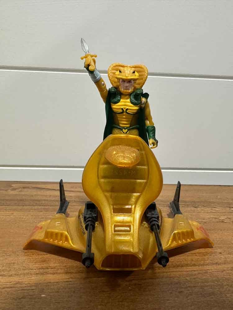 Serpentor-GI-Joe-ReAction+-Wave-2-IH-on-chariot-1
