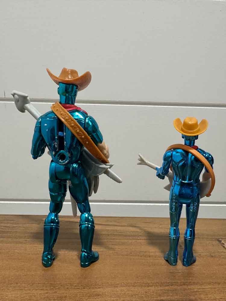 Super7-Silverhawks-ReAction-Wave-1-IH-Bluegrass-comparison-rear