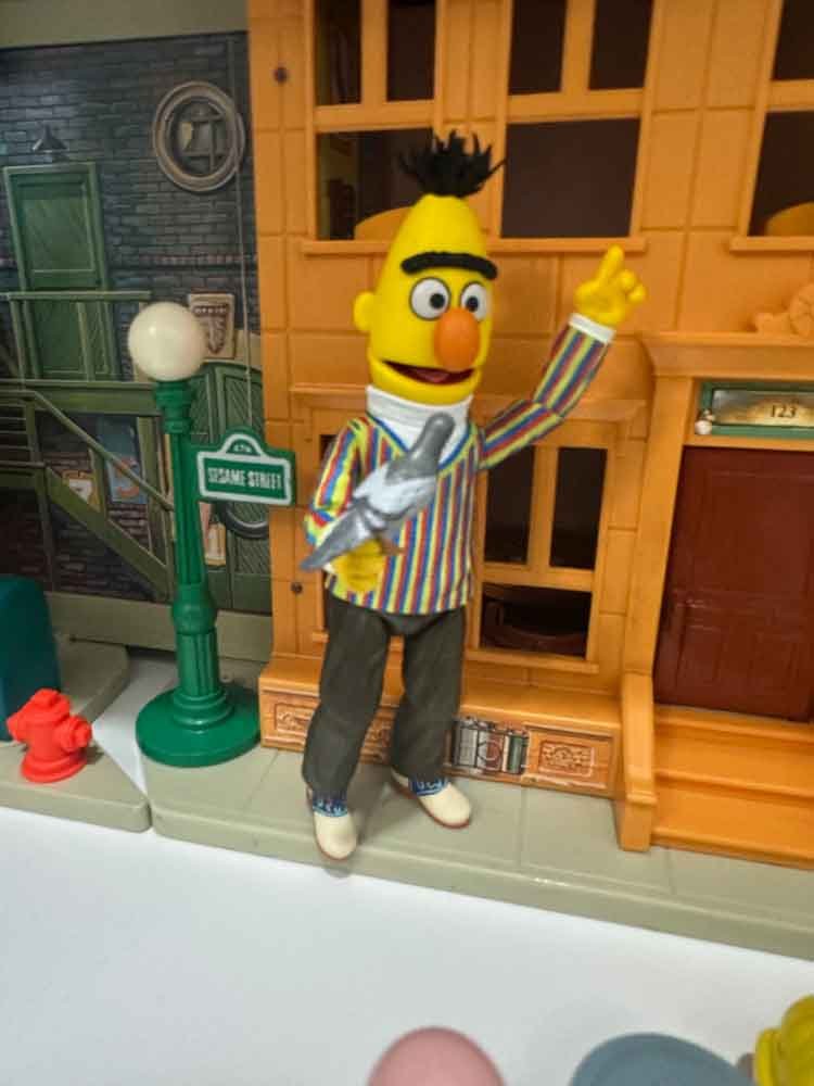 Bert-Sesame-Street-Ultimates-Neca-action-pose-4