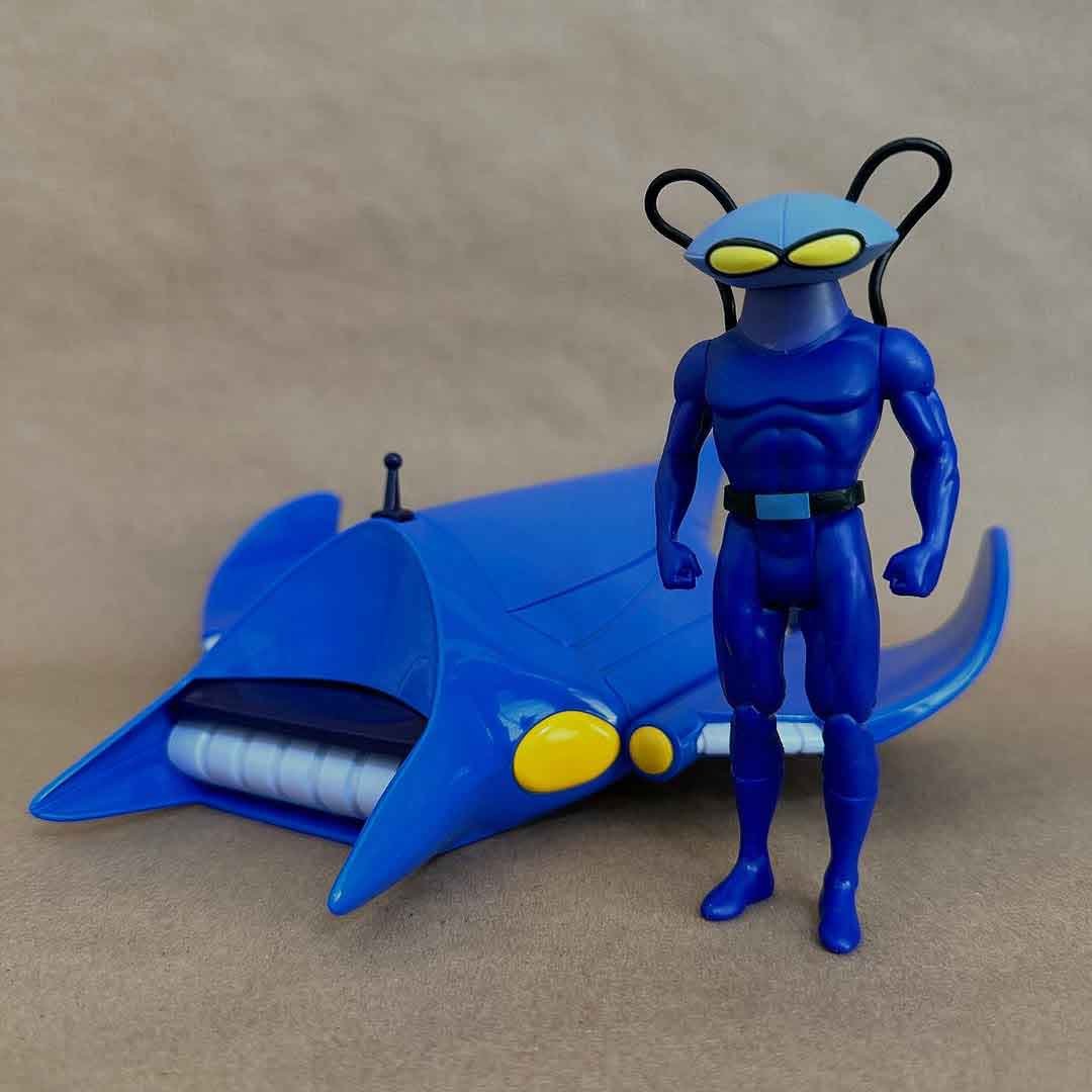 McFarlane-Sea-Saucer-Drawing-Board-Vehicle-black-manta--blue-suit
