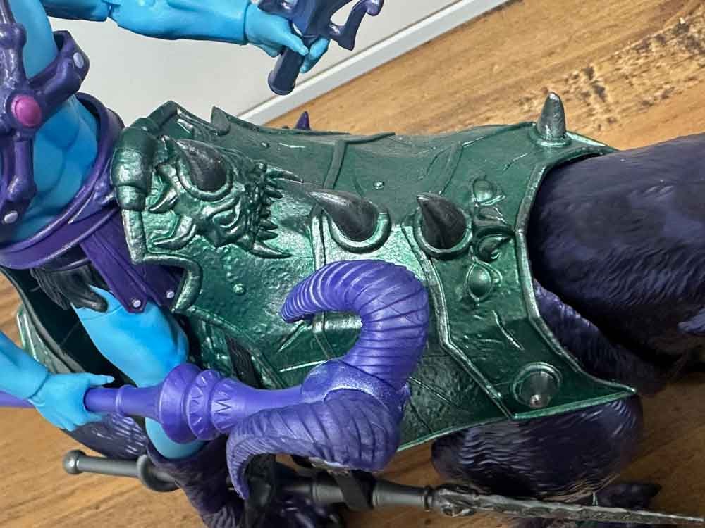 New-Eternia-Panthor-Masterverse-armor-close-up-IH