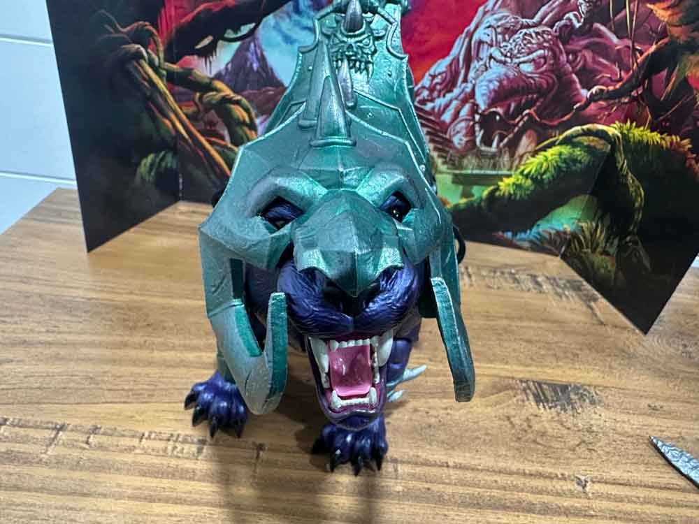 New-Eternia-Panthor-Masterverse-front-helmet-IH