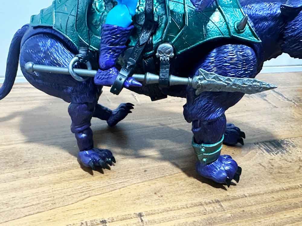 New-Eternia-Panthor-Masterverse-legs-close-up-IH