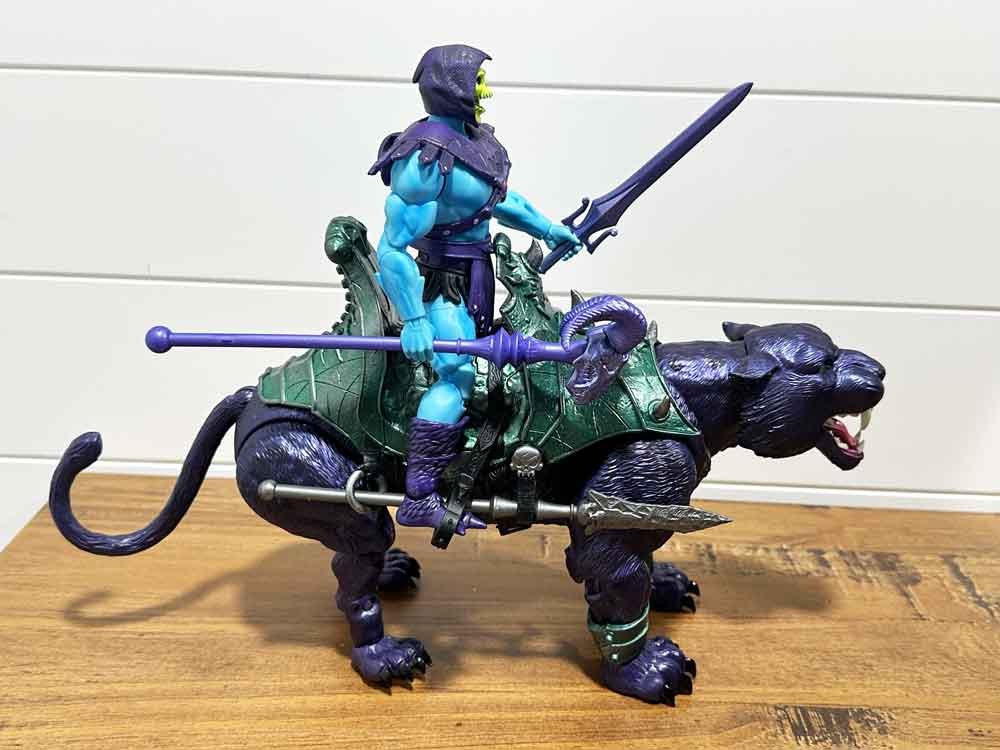 New-Eternia-Panthor-Masterverse-right-IH