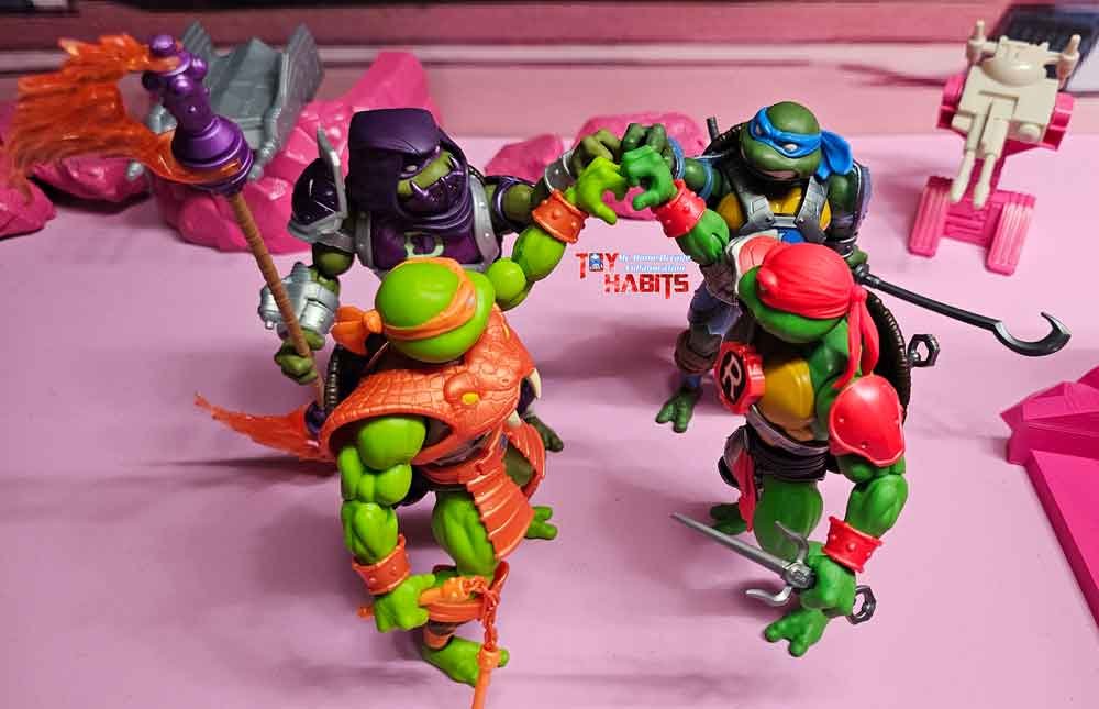 Wave-6-Turtles-of-Grayskull-MOTU-Origins-Leonardo-action-pose-4-IH