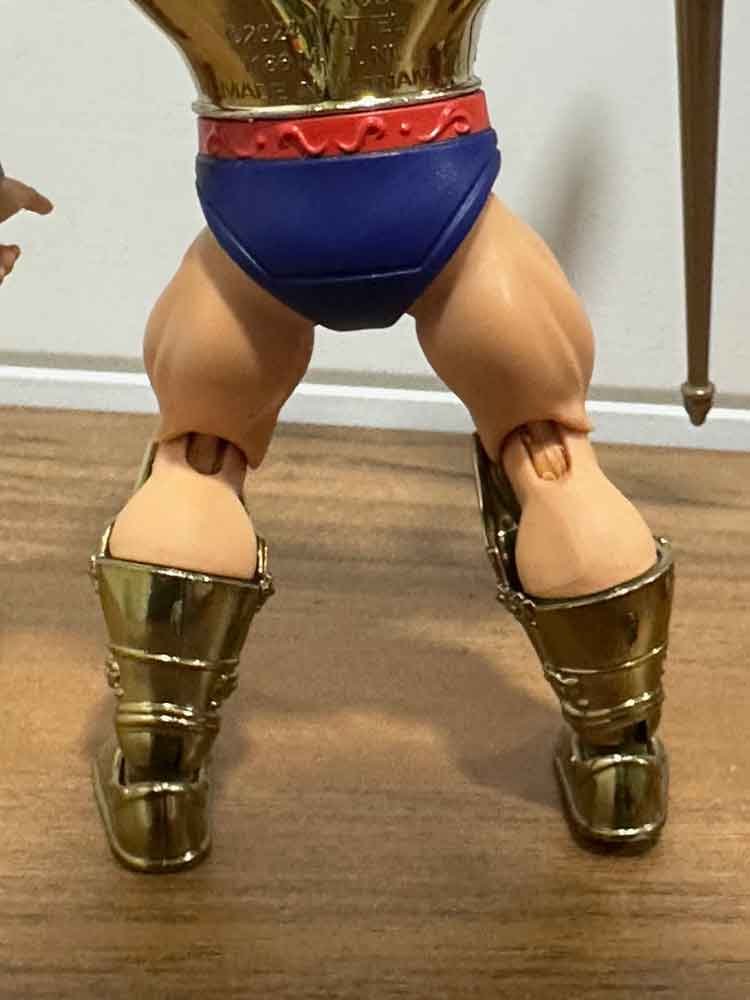 He-Ro-MOTU-Origins-Mattel-Creations-exclusive-legs-rear