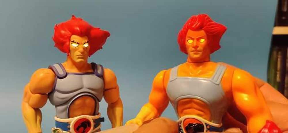 Light-Up-Eyes-Lion-O-&--Cat's-Lair-Super7-ThunderCats-Ultimates-action-pose-12