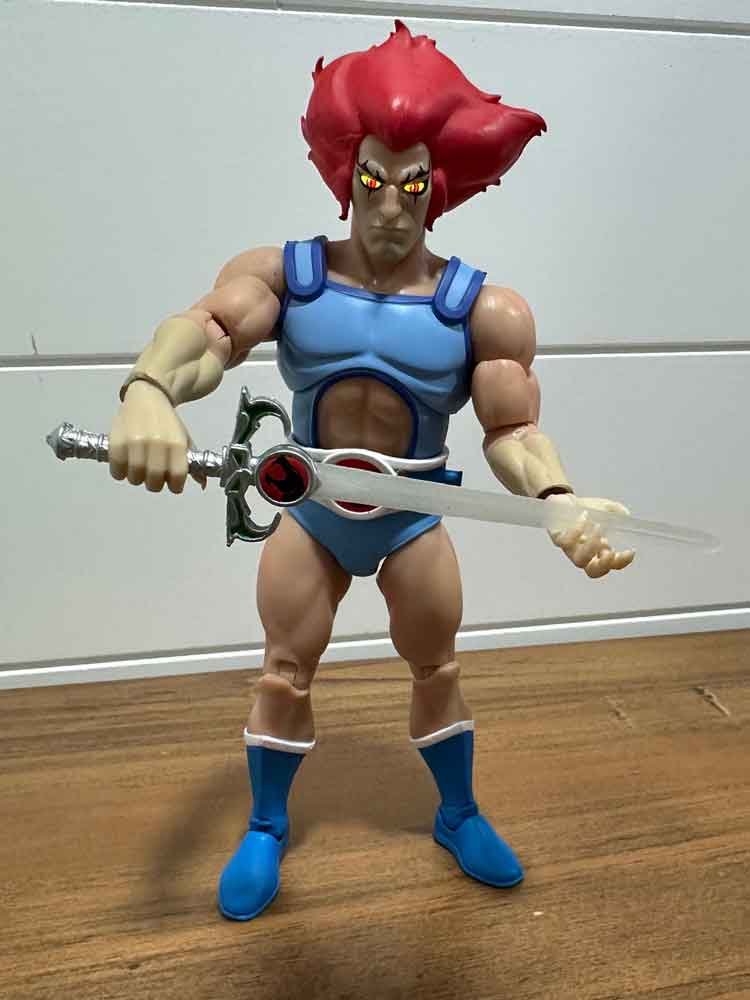 Light-Up-Eyes-Lion-O-Super7-ThunderCats-Ultimates-action-pose-1