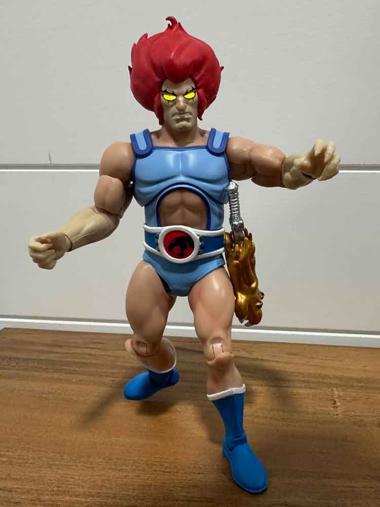 Light-Up-Eyes-Lion-O-Super7-ThunderCats-Ultimates-action-pose-5