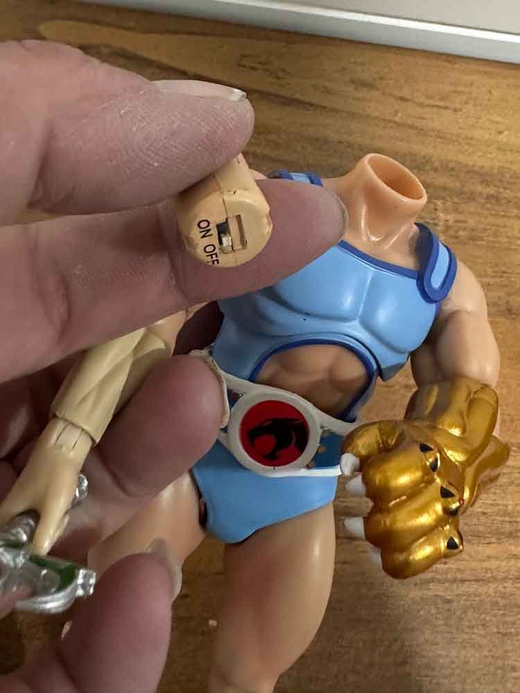 Light-Up-Eyes-Lion-O-Super7-ThunderCats-Ultimates-bulb-2