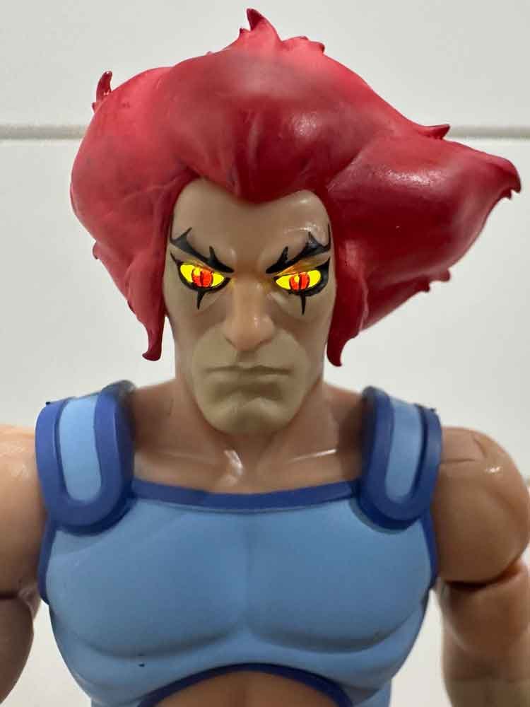 Light-Up-Eyes-Lion-O-Super7-ThunderCats-Ultimates-head-with-painted-eyes-close-up