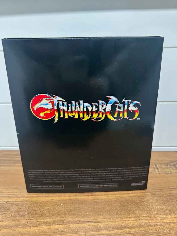 Light-Up-Eyes-Lion-O-Super7-ThunderCats-Ultimates-outter-sleeve-rear