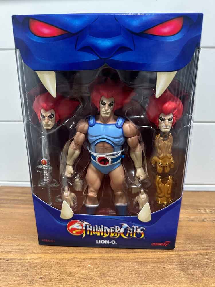 Light-Up-Eyes-Lion-O-Super7-ThunderCats-Ultimates-package-front
