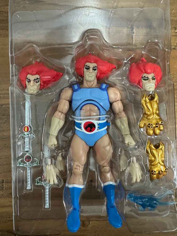 Light-Up-Eyes-Lion-O-Super7-ThunderCats-Ultimates-packout-1