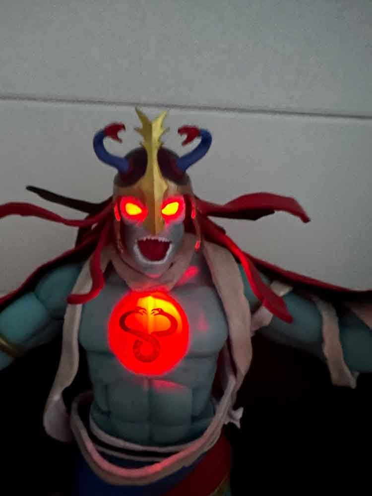 Light-Up-Eyes-Mumm-Ra-Super7-ThunderCats-Ultimates-action-pose-3