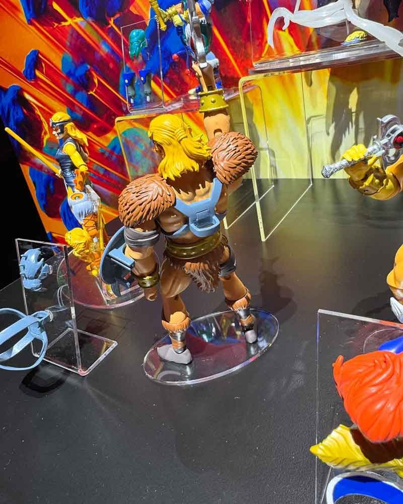 MOTU-Origins-ThunderCats-He-Man-3