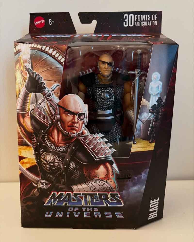 Masterverse-Blade-in-hand-Box-images-1
