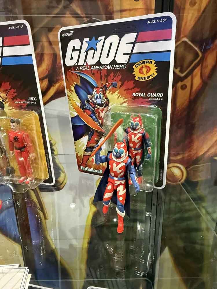 Cobra-La-Royal-Guard-GI-Joe-ReAction+-Wave-04-booth-images-3