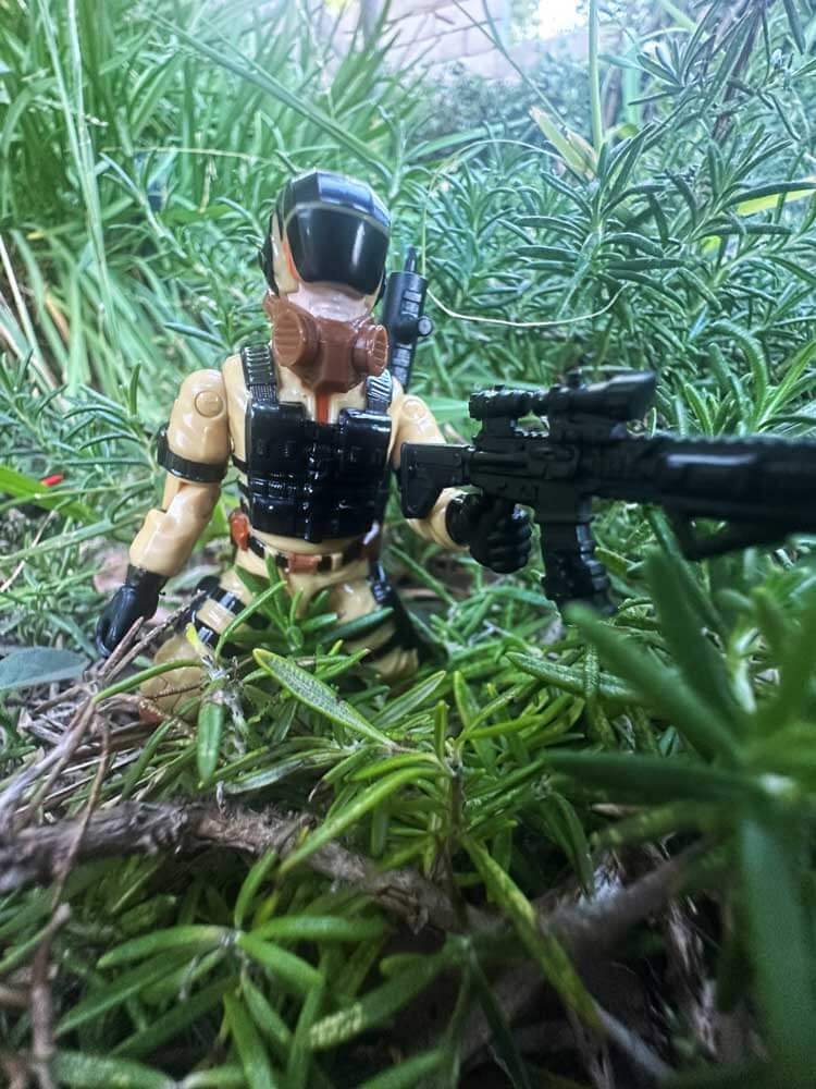 Delta17-Thunder-Battalion-vs-Delta-Squad-IH-action-pose-3