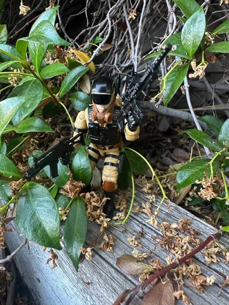 Delta17-Thunder-Battalion-vs-Delta-Squad-IH-action-pose-6