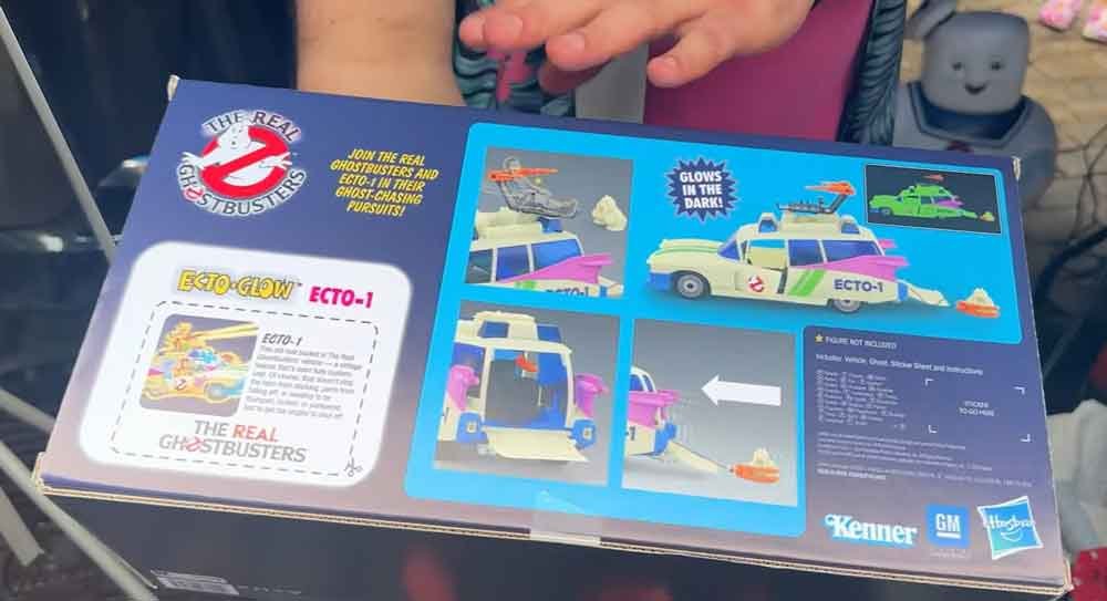 Hasbro-The-Real-Ghostbusters-Ecto-Glow-Ecto-1-reveal-7