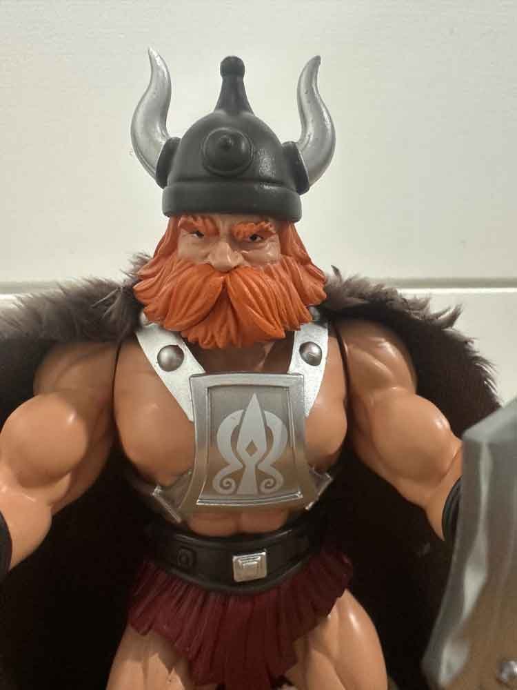 Huk-Warriors-of-the-Galaxy-IH-Formo-Toys-close-up