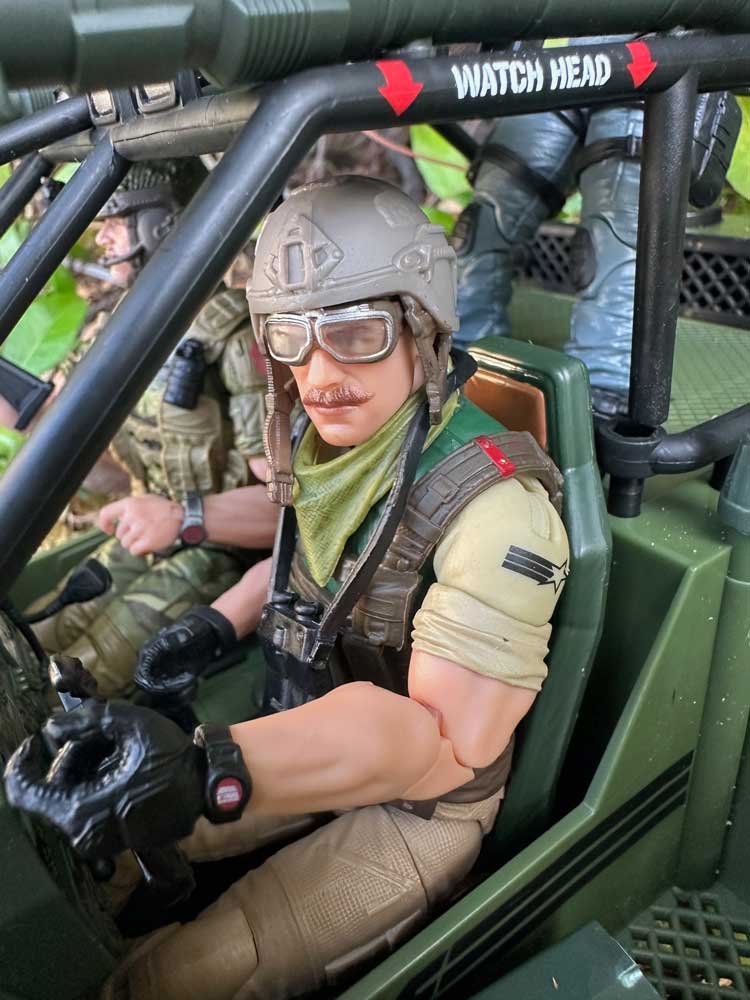 AWE-Striker-GI-Joe-Classified-IH-Action-Pose-6