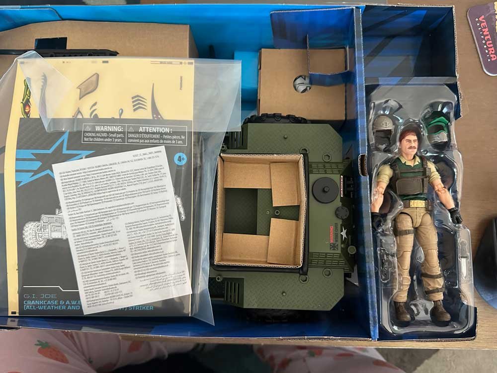 AWE-Striker-GI-Joe-Classified-IH-Box-contents-2