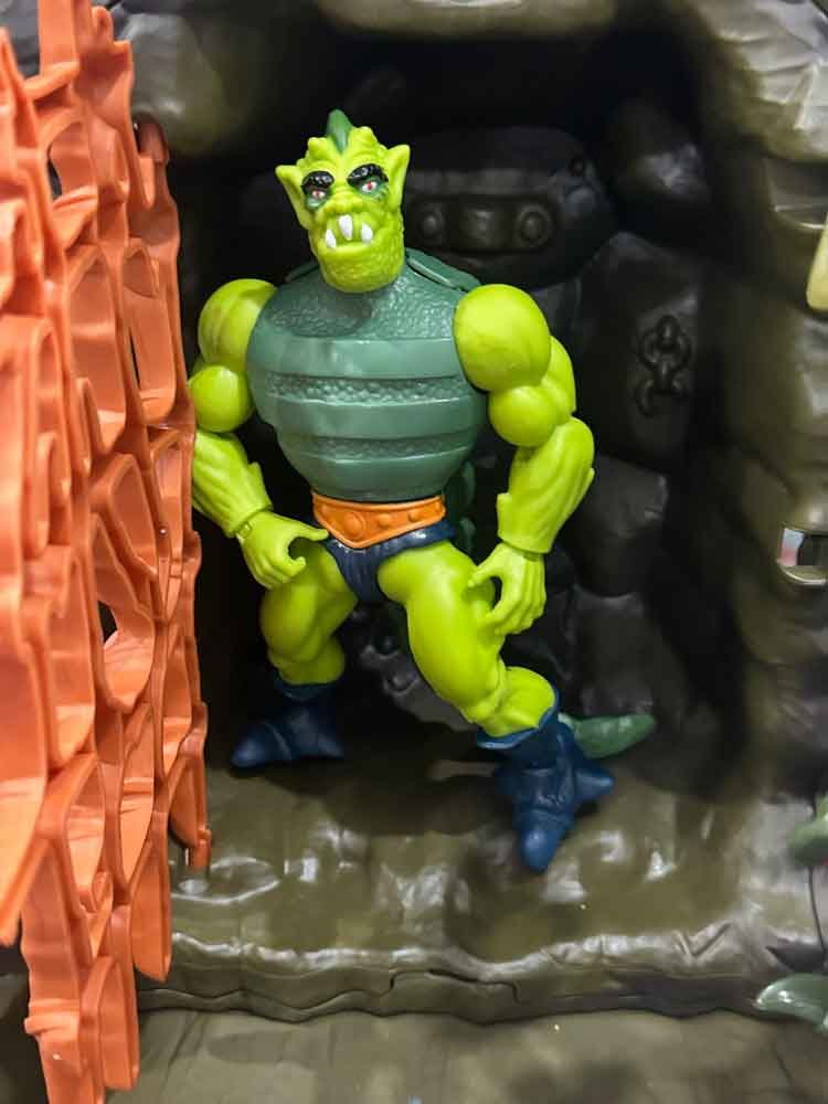 MOTU-Origins-Fright-Zone-Playset-IH-20