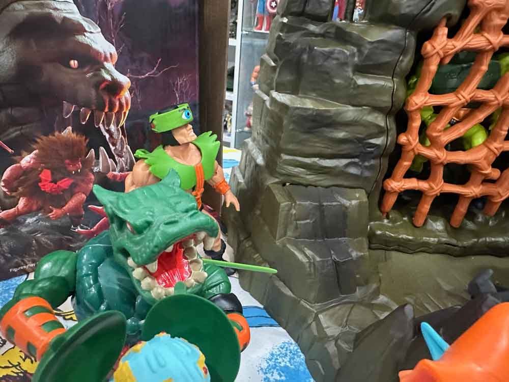 MOTU-Origins-Fright-Zone-Playset-IH-4