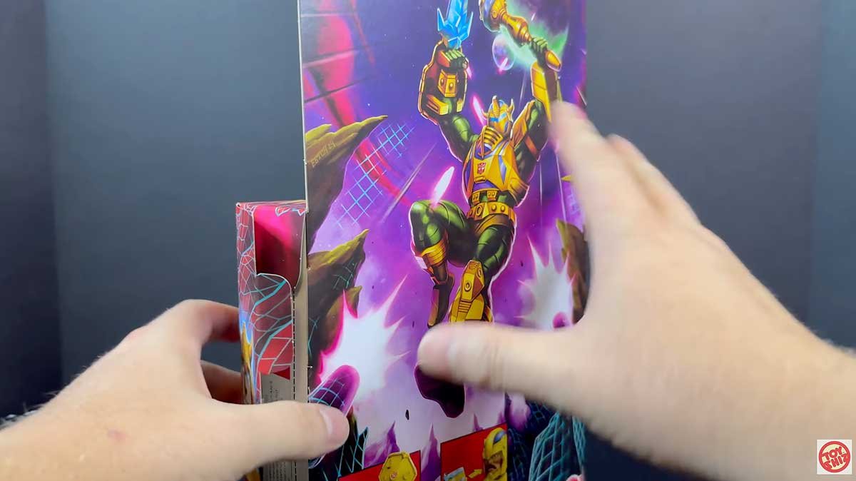 Man-At-Arms-Bumblebee-Armor-MOTU-Origins-Transformers-Crossover-IH-2