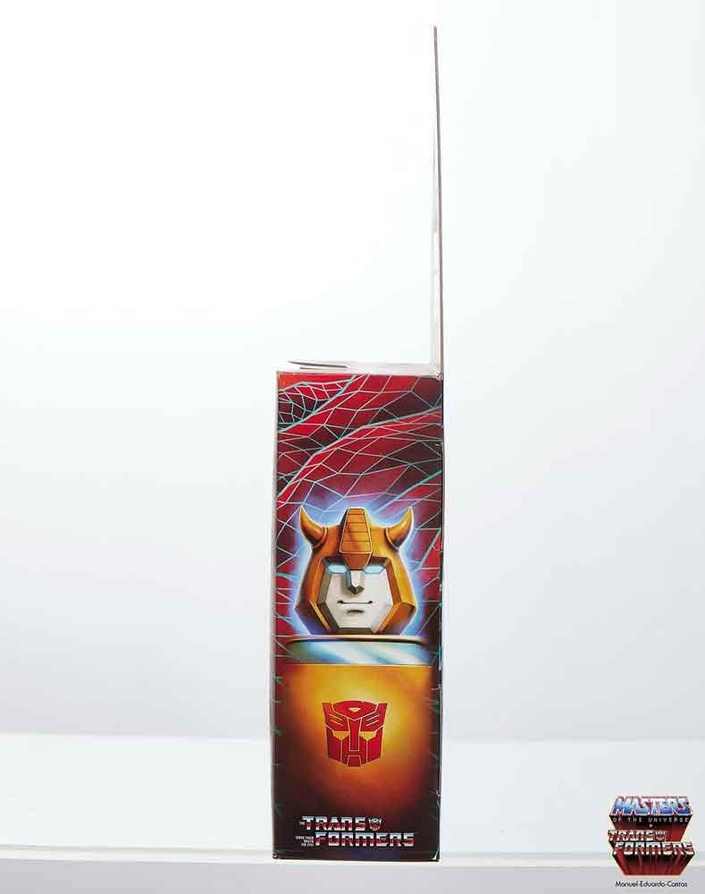 MOTU-Origins-Transformers-Bumblebee-Armor-Man-At-Arms-package-left