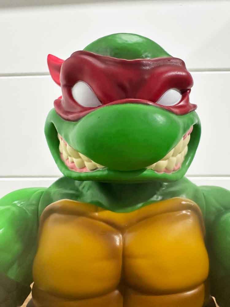 TMNT-Mondo-Soft-Vinyl-Raphael-face